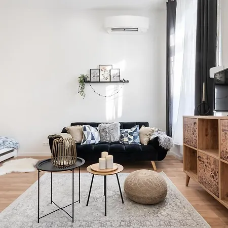 Eye Apartment